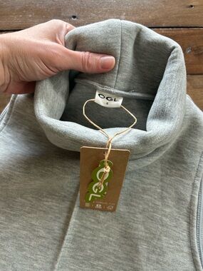 NWT OGL Turtleneck Split Hem Gray Tank Top S